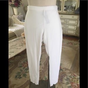 HUE NWT skimmer leggings white with eyelet scalloped cuff  size M